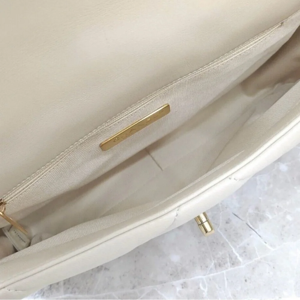 ✨🛍️ Chanel 19 White Lambskin Leather Medium Flap Bag - Picture 6 of 7
